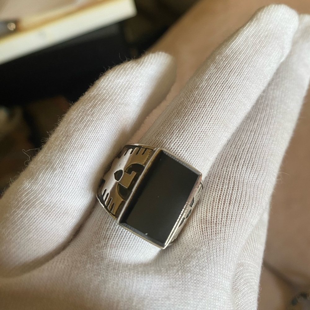 Mens onyx sterling silver ring with thunderbirds on the sides size 10 or 11